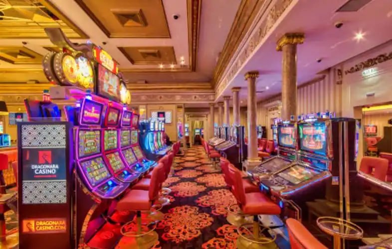 Filipino players in Cebu browsing 789slot on smartphones