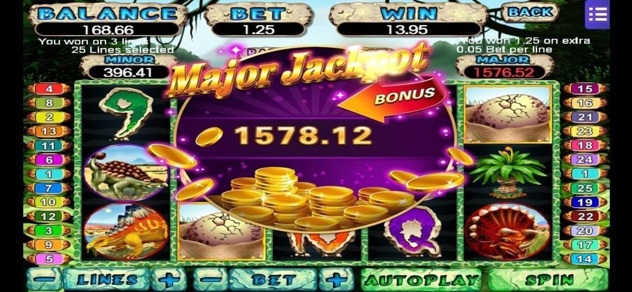 Filipino player using mobile phone to play 789slot fish game in browser
